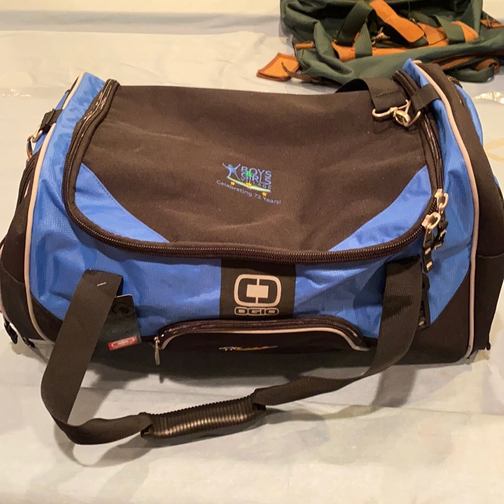 Heavy canvas Ogio travel bag never used.